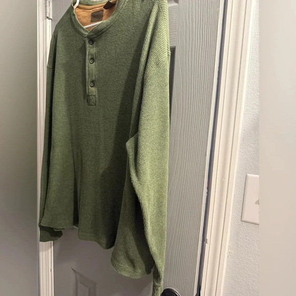 Men’s St John’s Bay Waffle long sleeve thermal shirt with three buttons in green - Picture 3 of 6